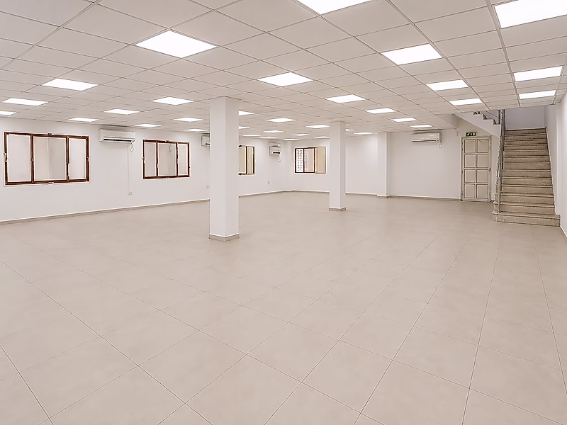 Warehouse for Rent in Old Industrial Area - Photo 1