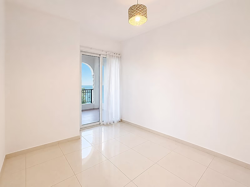 FULL SEA VIEW 2 BEDROOM IN VIVA BAHRIYA WITH BEACH ACCESS - Photo 4