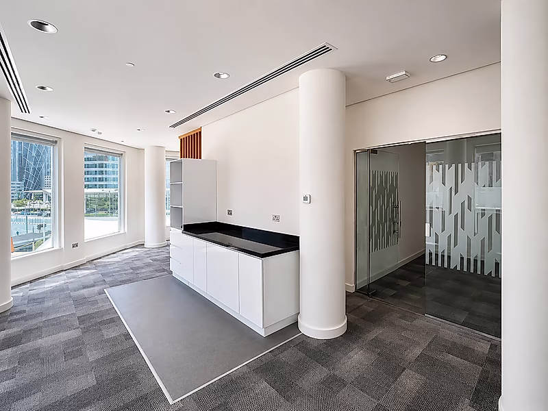 PREMIUM CORPORATE OFFICE 162 SQM WEST BAY - Photo 2