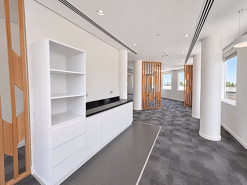 PREMIUM CORPORATE OFFICE 162 SQM WEST BAY - Photo 4