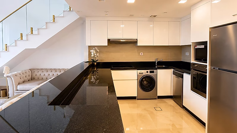 Luxury 1BR Loft | Double-Height Ceiling | Beach Access - Photo 3