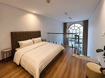 Luxury 1BR Loft | Double-Height Ceiling | Beach Access