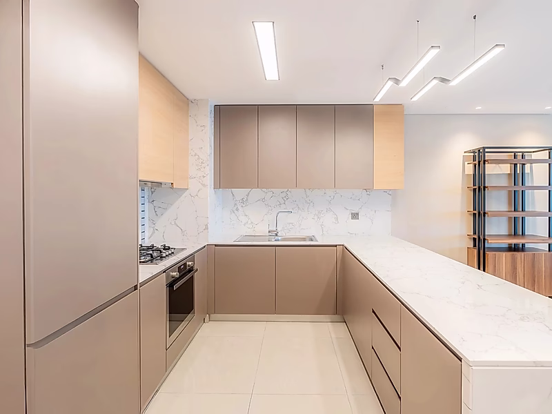 Luxury 1BR | Fully Furnished | Marina, Pool & Sea Views | Payment Plan Until 2032 - Photo 5