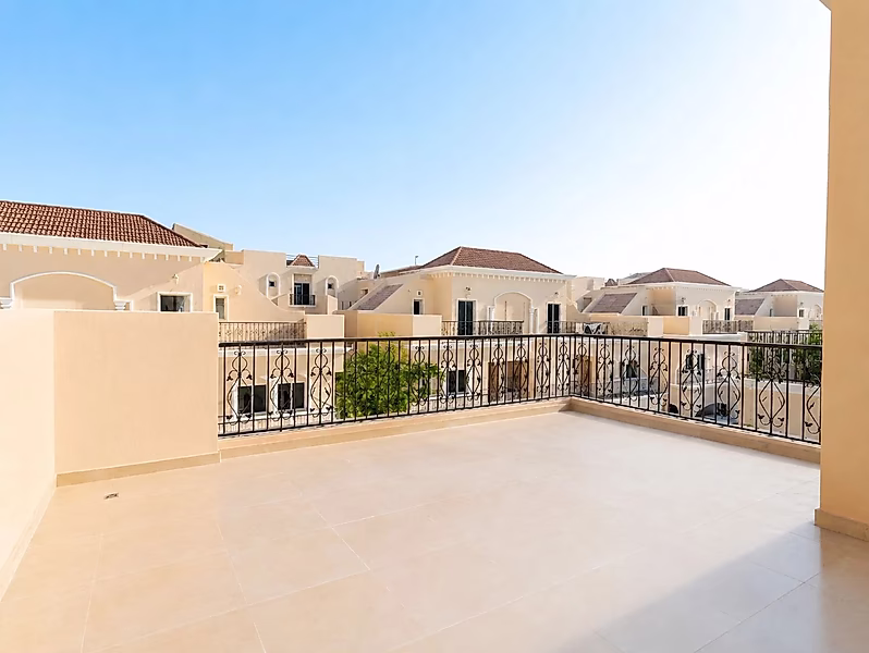 FAMILY COMPOUND | 4BR + MAID ROOM VILLA - Photo 17