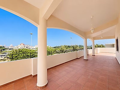 SPACIOUS 6BR VILLA WITH GARDEN AND PRIVATE POOL