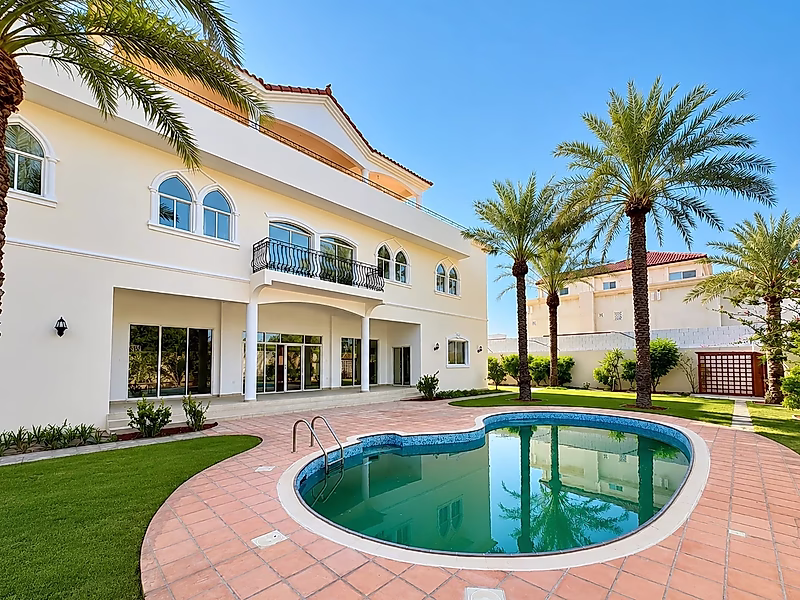 SPACIOUS 6BR VILLA WITH GARDEN AND PRIVATE POOL - Photo 1