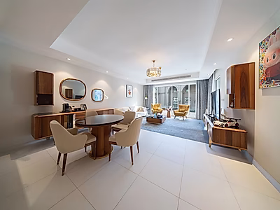 Chic Urban Retreat | Luxurious Amenities