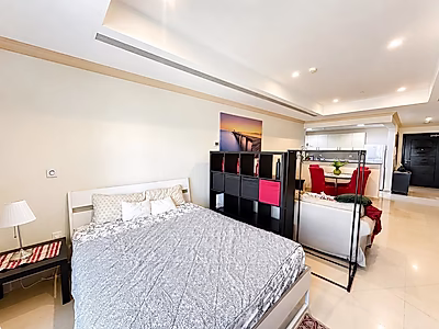 IDEAL INVESTMENT OPPORTUNITY! STUDIO APARTMENT WITH STUNNING HIGH FLOOR VIEW