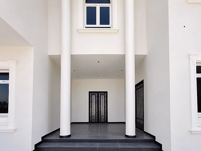 Exquisite 7+ Bedroom Detached Villa | Luxury Living - Photo 4