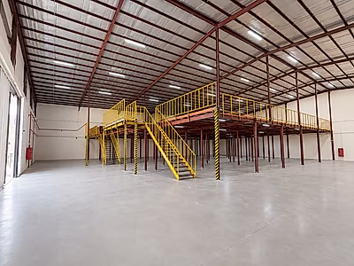 Newly Renovated Warehouse With 21 Staff Rooms