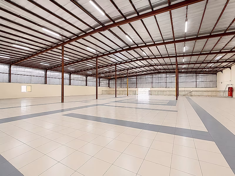 SALE! Newly renovated warehouse+21 Staff rooms - Photo 4