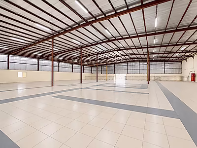 SALE! Newly renovated warehouse+21 Staff rooms