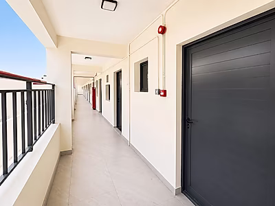 SALE! Newly renovated warehouse+21 Staff rooms