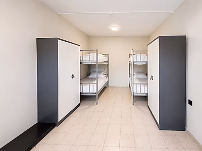 SALE! Newly renovated warehouse+21 Staff rooms