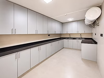 SALE! Newly renovated warehouse+21 Staff rooms