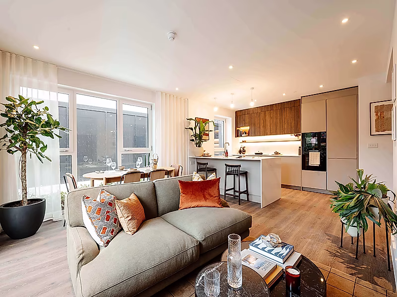 Elevated London Living — Spacious Two Bedroom Residence Surrounded by Style and Serenity - Photo 1