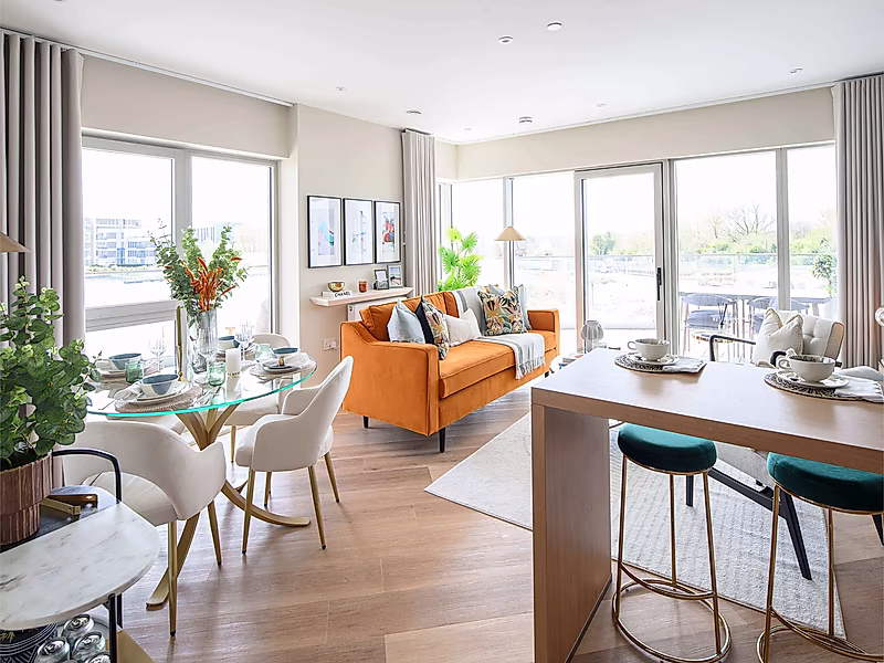 Elegant Two-Bedroom Residence with Tranquil Lakeside Views - Photo 5