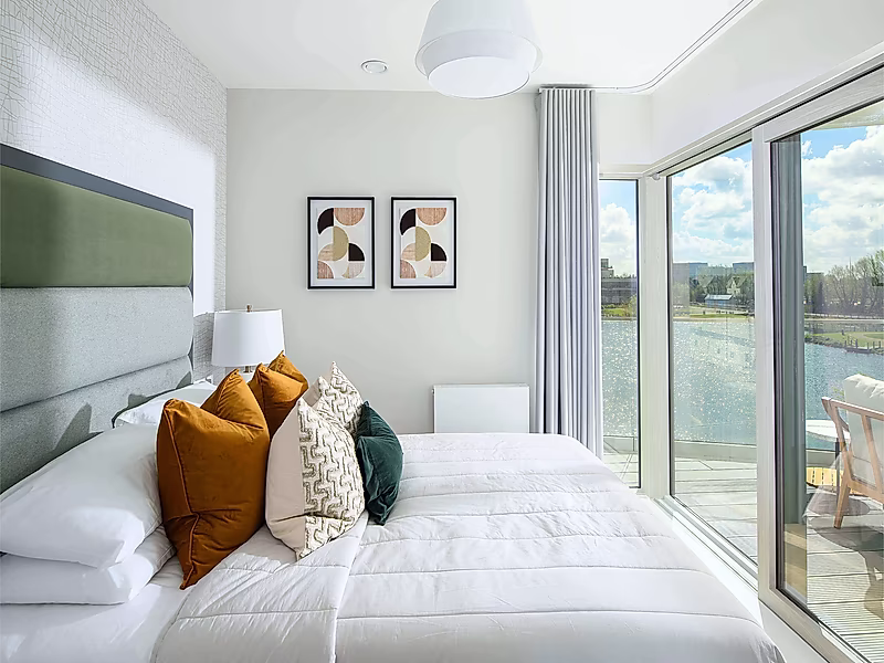 Elegant Two-Bedroom Residence with Tranquil Lakeside Views - Photo 8
