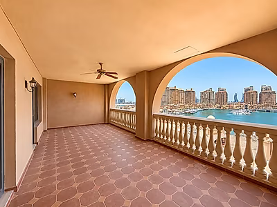 SPACIOUS 1-BEDROOM RESIDENCE | WATERFRONT LIVING