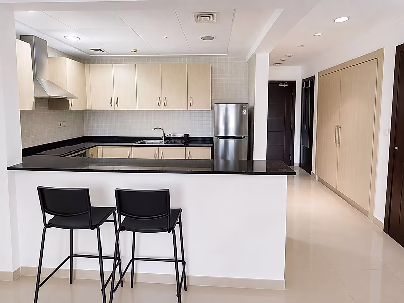 Spacious Studio with Balcony for Sale in Porto Arabia - Photo 2