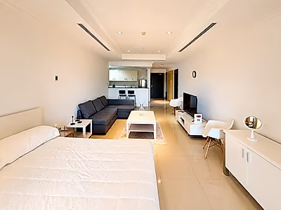 Spacious Studio with Balcony for Sale in Porto Arabia