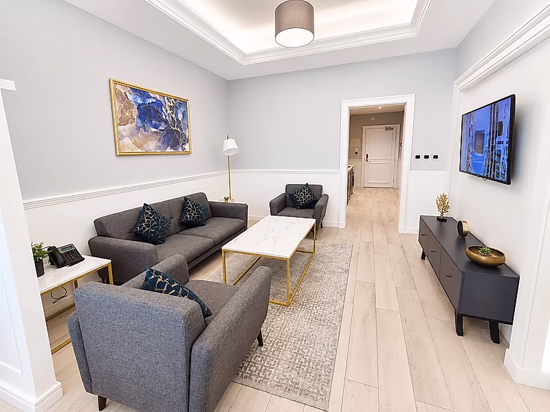 MOVE IN READY STUDIO IN A PRIME CITY LOCATION - Photo 1