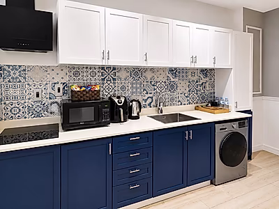 MOVE IN READY STUDIO IN A PRIME CITY LOCATION