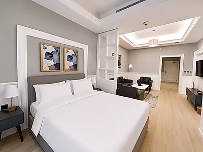 MOVE IN READY STUDIO IN A PRIME CITY LOCATION