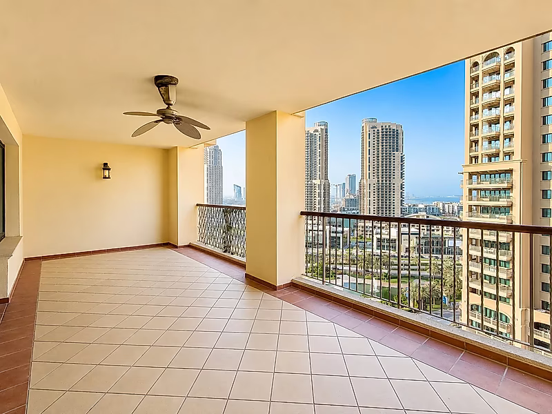 BRIGHT 2BR WITH BALCONY IN PORTO ARABIA LIVING - Photo 1