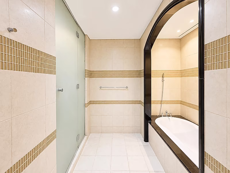 BRIGHT 2BR WITH BALCONY IN PORTO ARABIA LIVING - Photo 10