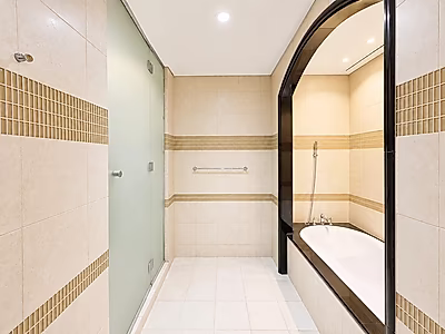 BRIGHT 2BR WITH BALCONY IN PORTO ARABIA LIVING