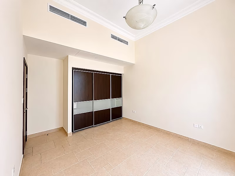 MODERN 3BR APARTMENT READY TO MOVE IN NOW - Photo 4