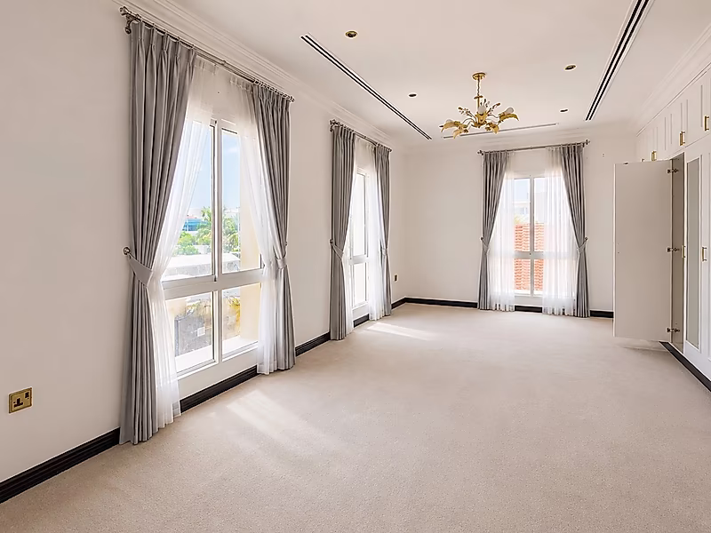 LARGE 6BR+MAID VILLA WITH POOL READY TO RENT NOW - Photo 12