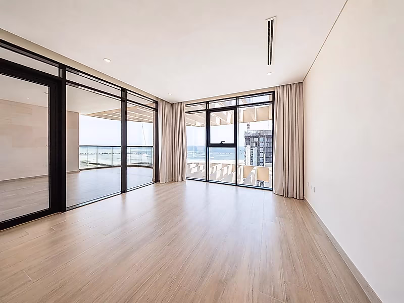 LUXURY 1BR IN WATERFRONT WITH BEACH ACCESS - Photo 1