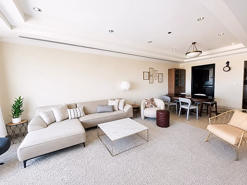 SPACIOUS 2 BEDROOM WITH PANORAMIC SEA VIEW - Photo 2