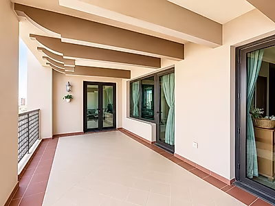 SPACIOUS 2 BEDROOM WITH PANORAMIC SEA VIEW