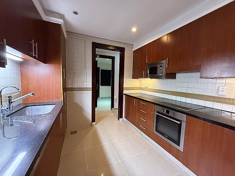 Exquisite 4BR Townhouse | Modern Living - Photo 9