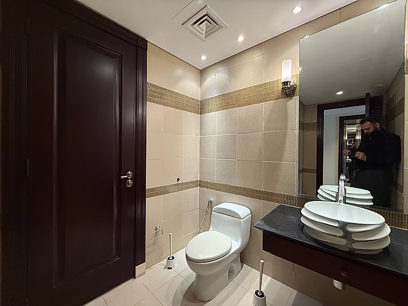 Exquisite 4BR Townhouse | Modern Living - Photo 32