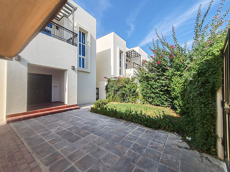SPACIOUS 3BR + MAID VILLA WITH GREAT FACILITIES | AIN KHALED - Photo 2