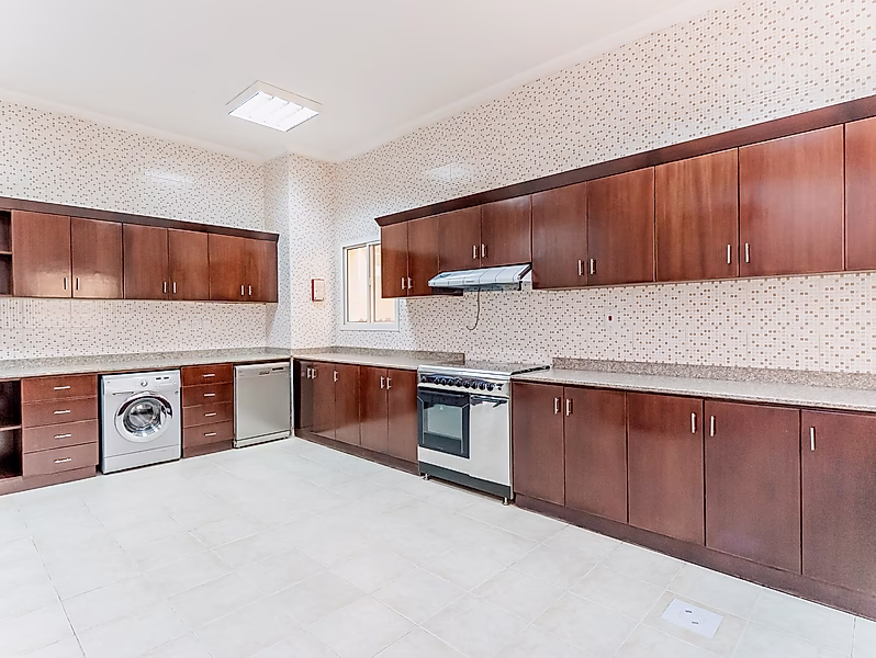 SPACIOUS 5BR UNFURNISHED COMPOUND VILLA - Photo 13