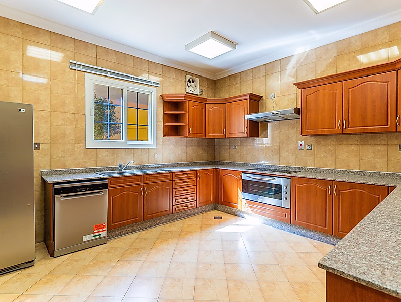4BR + MAID VILLA IN FAMILY FRIENDLY COMPOUND - Photo 12
