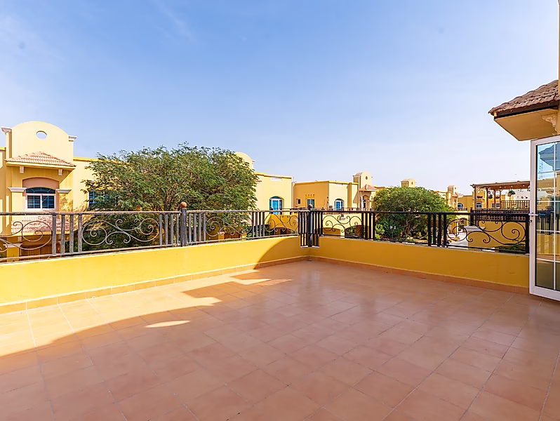 4BR + MAID VILLA IN FAMILY FRIENDLY COMPOUND - Photo 16