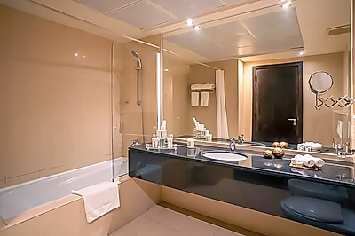 LUXURY 1-BR APARTMENT NEAR TO CORNICHE