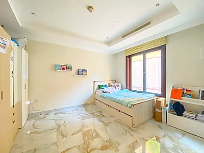 SPACIOUS TOWNHOUSE FOR SALE | PEARL
