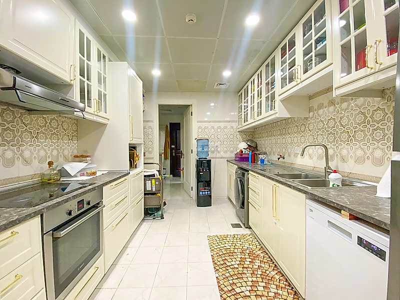 SPACIOUS TOWNHOUSE FOR SALE | PEARL - Photo 15