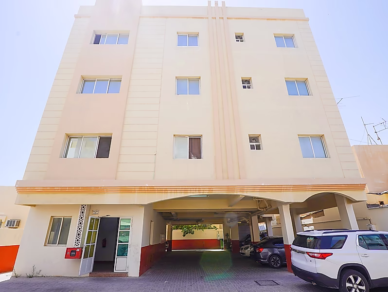 3-STOREY APARTMENT BUILDING FOR SALE | MADINAT KHALIFA - Photo 2