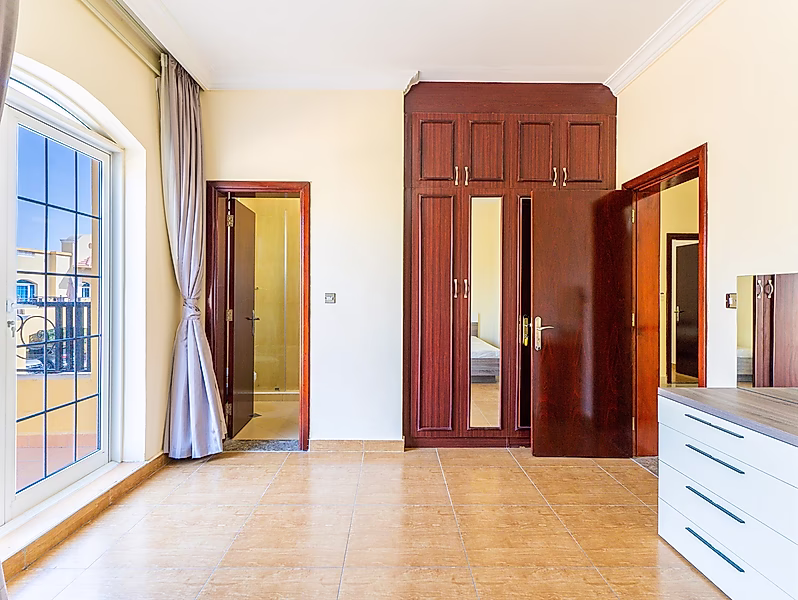 SPACIOUS 4BR + MAID VILLA | FAMILY COMPOUND - Photo 12