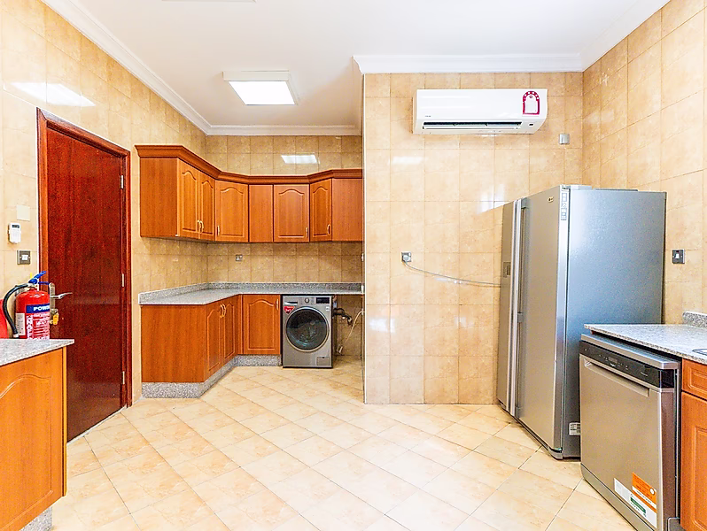 SPACIOUS 4BR + MAID VILLA | FAMILY COMPOUND - Photo 18