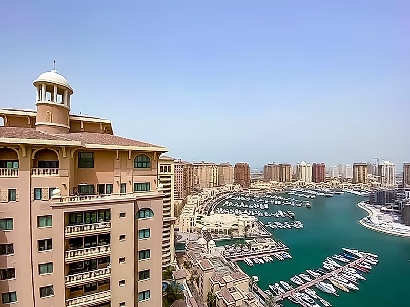 Contemporary 4BR + Maid Furnished Penthouse in Porto Arabia | The Pearl - Qatar - Photo 2