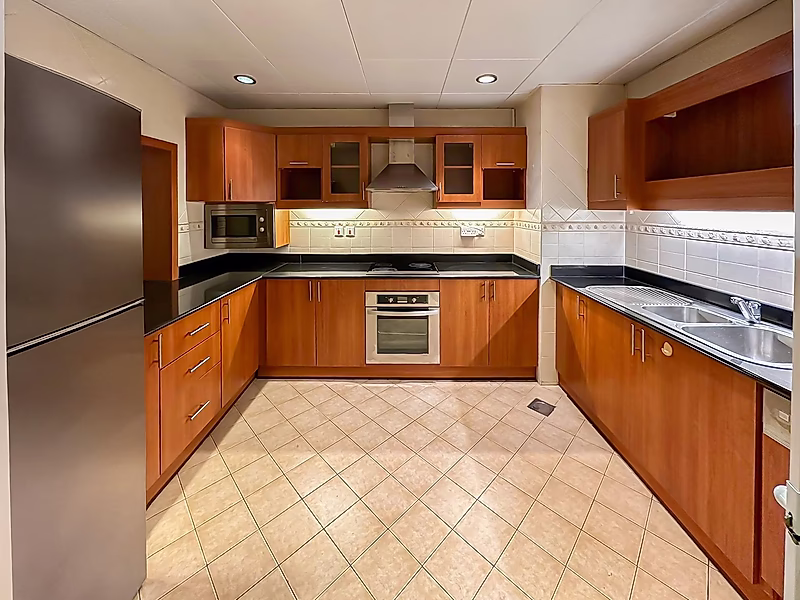 Spacious 2BR Apartment In Porto Arabia With Large Balcony | The Pearl - Qatar - Photo 6